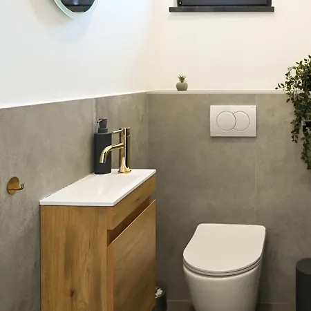 빌라 Modern House With Pool & Indoor Heated Jacuzzi Vlasnovic