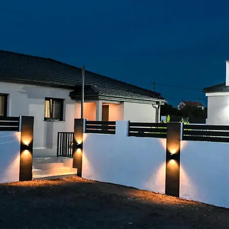 Modern House With Pool & Indoor Heated Jacuzzi *