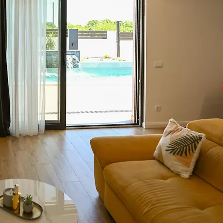 빌라 Modern House With Pool & Indoor Heated Jacuzzi