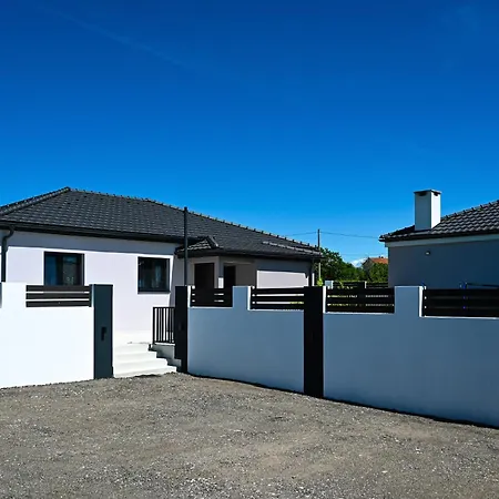 Modern House With Pool & Indoor Heated Jacuzzi * Vlasnovic