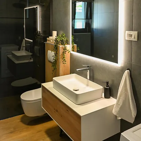 빌라 Modern House With Pool & Indoor Heated Jacuzzi Vlasnovic