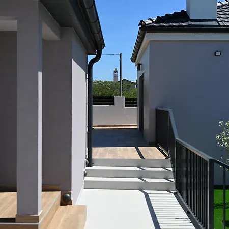 빌라 Modern House With Pool & Indoor Heated Jacuzzi *