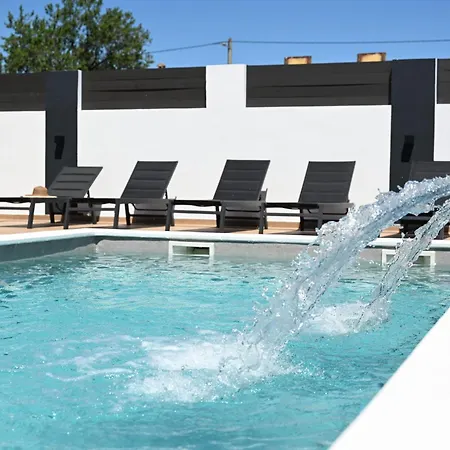 Modern House With Pool & Indoor Heated Jacuzzi 빌라 *