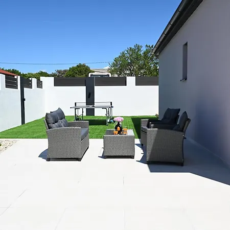 빌라 Modern House With Pool & Indoor Heated Jacuzzi *