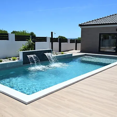 Modern House With Pool & Indoor Heated Jacuzzi