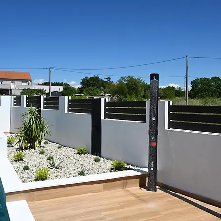 Modern House With Pool & Indoor Heated Jacuzzi 빌라 Vlasnovic