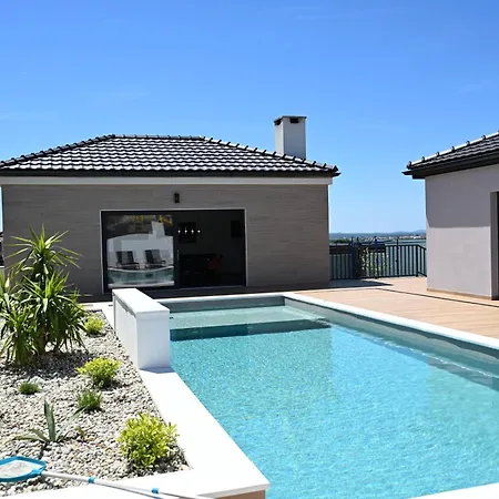 Modern House With Pool & Indoor Heated Jacuzzi 빌라 Vlasnovic